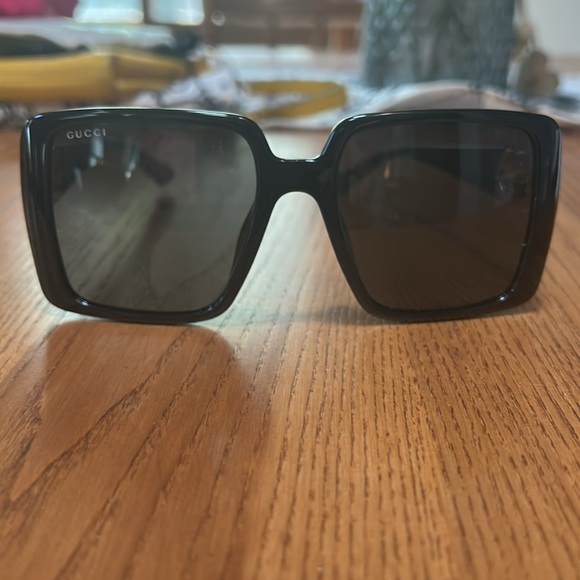 NEW Oversized Gucci Black Sunglasses - Picture 4 of 10